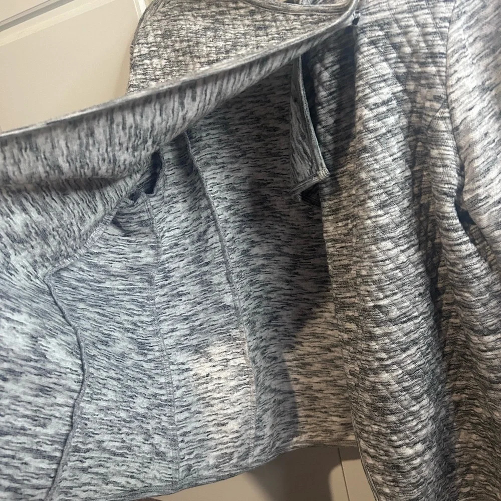 SUNDAY sweater/jacket. Size medium - Picture 3 of 5